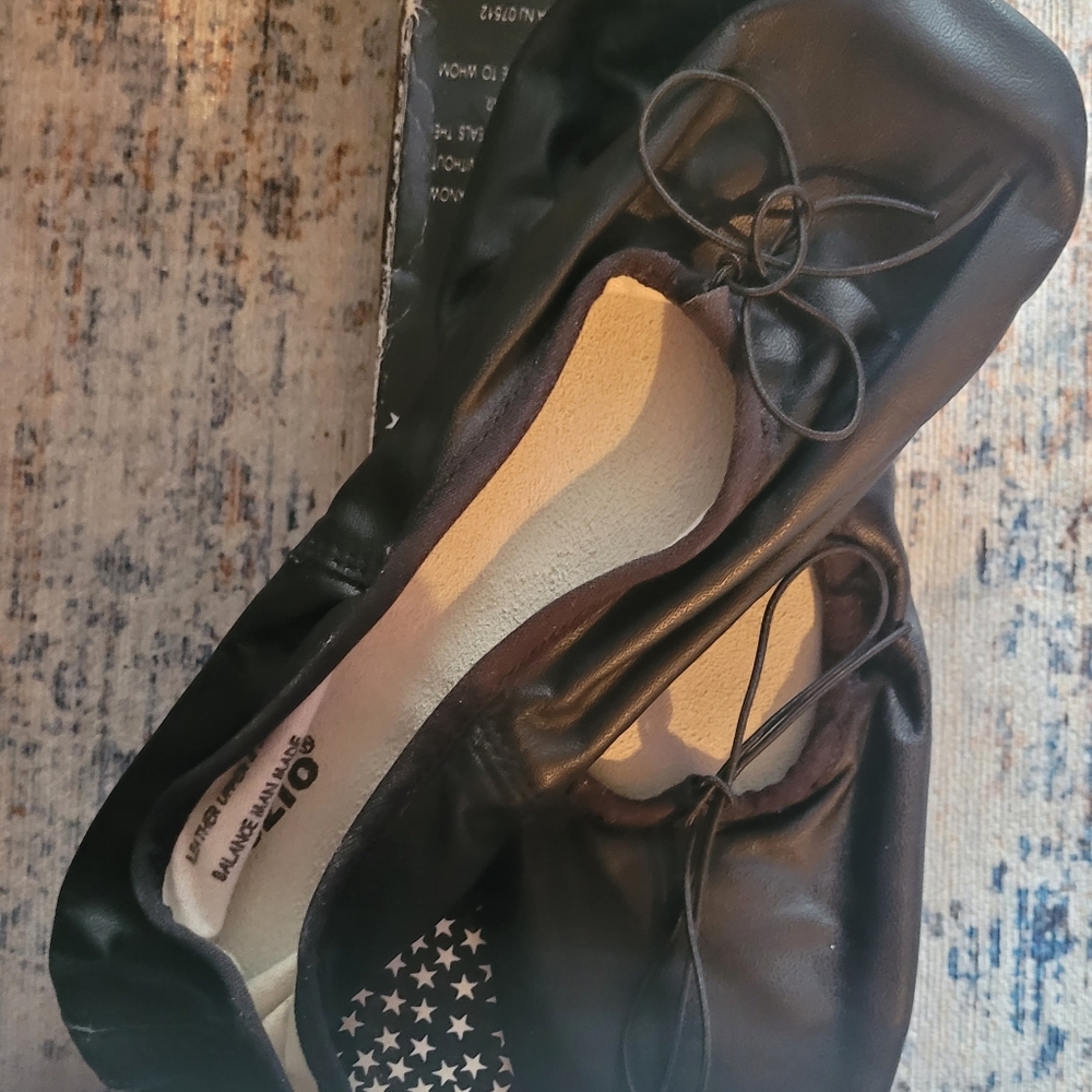 Black Leather Capezio Ballet Flats NWOT never Worn, Size 8